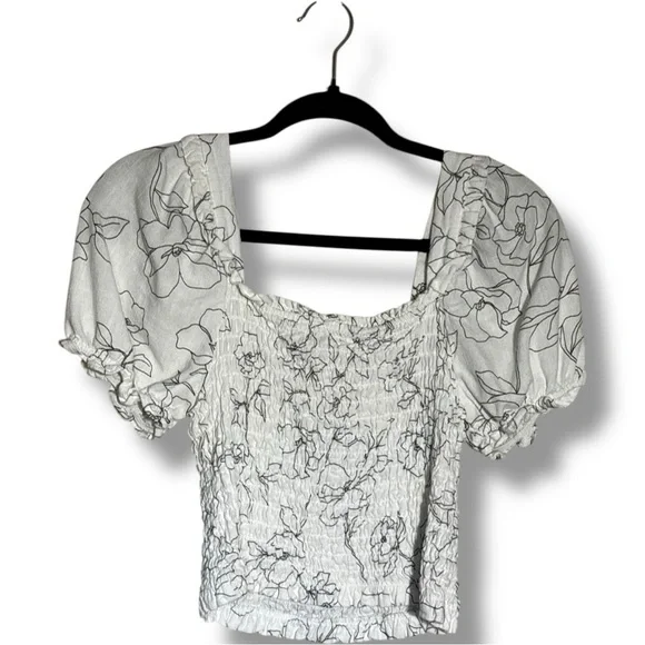 Monteau Los Angles White & Black Floral Line Pattern Puff Sleeves Smocked Blouse - Picture 16 of 16